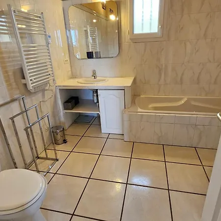 Sari- Vue Mer- Climatisation 别墅 萨里索伦札拉